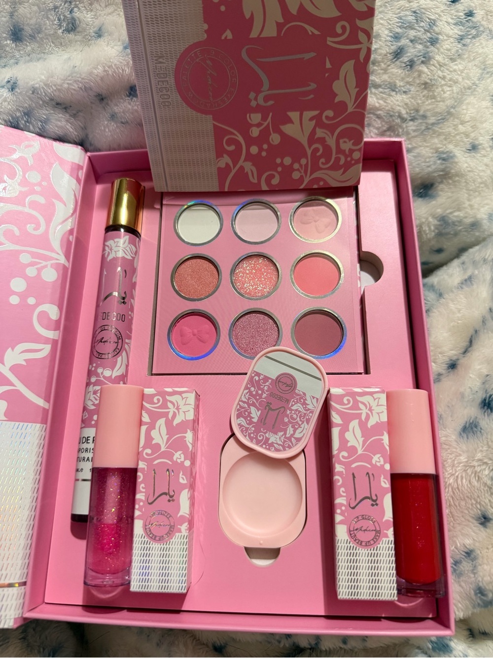 M. DECOO Pink Eyeshadow Palette & Roller Set - Picture 2 of 8